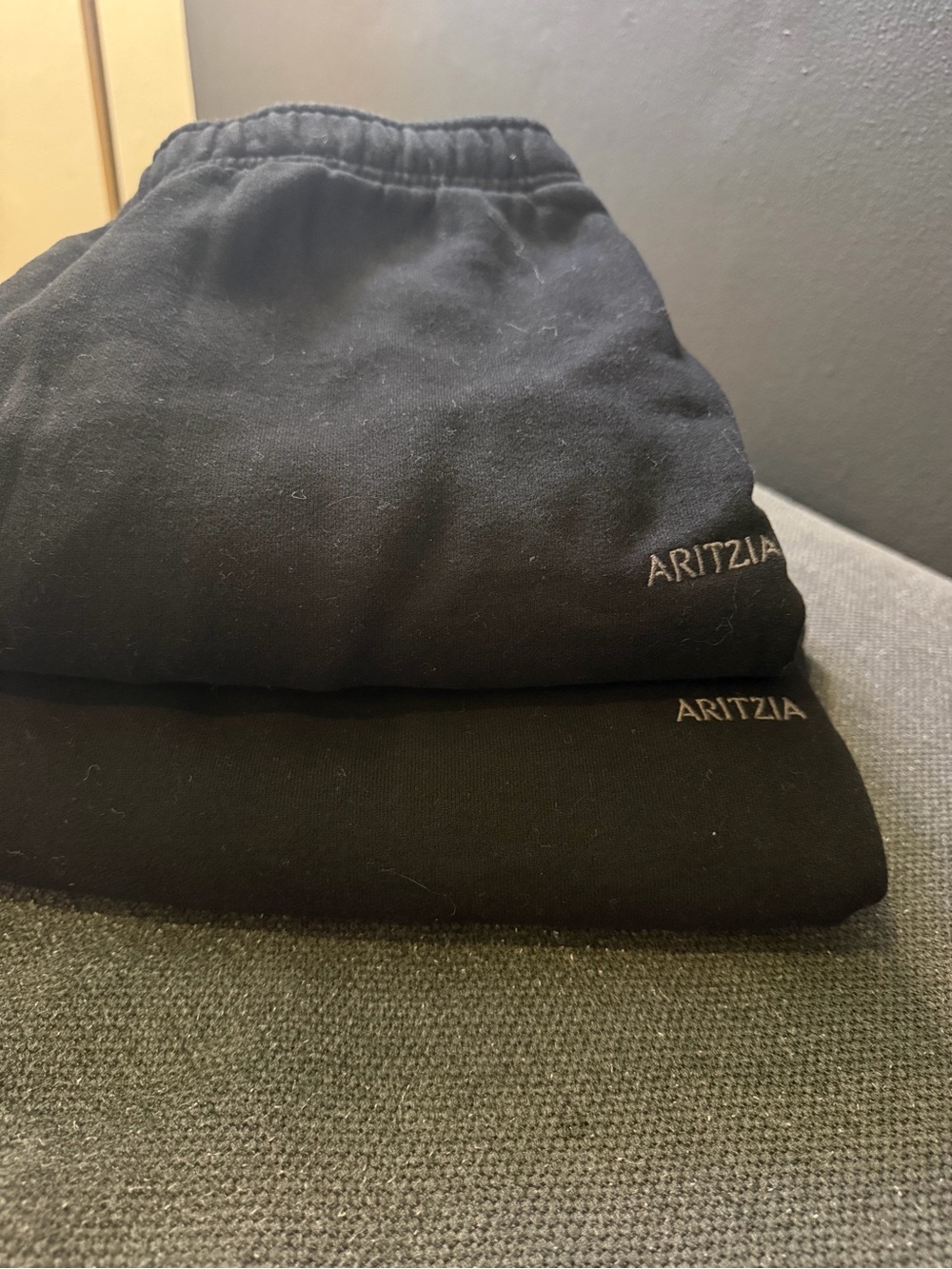 Aritzia  Black Sweatpants - Comfortable Everyday Bottoms size XL (L also avail)